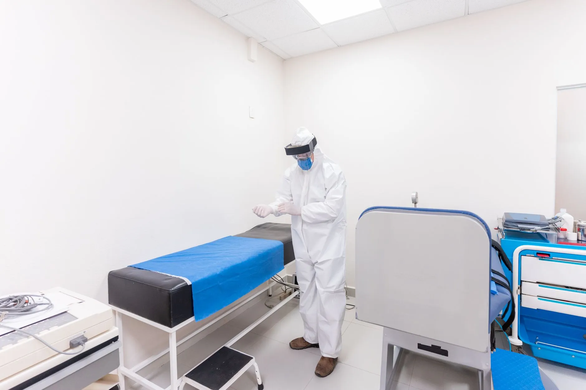 医用防护门与铅砖组合方案：工业探伤室辐射屏蔽设计要点解析正文配图 1