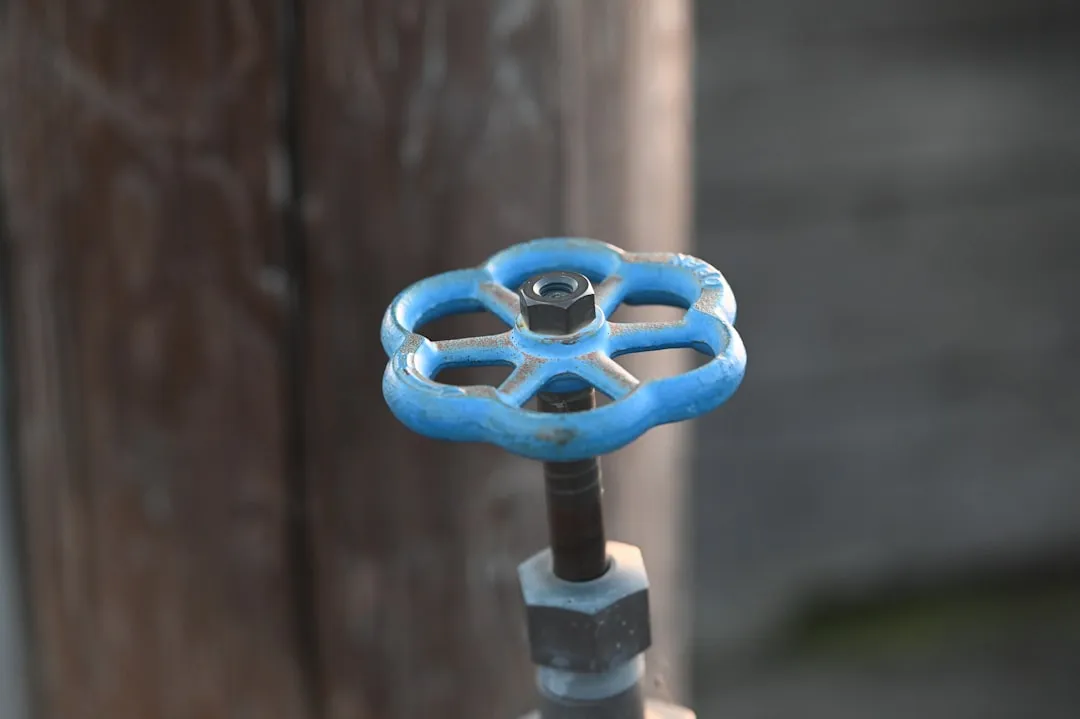 铅玻璃与铅板在工业探伤防护中的性能对比及应用场景